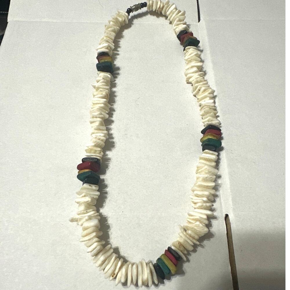 Puka Shell Chip Multi Color Beaded Necklace 18”
Puka Shells come from the Beach.